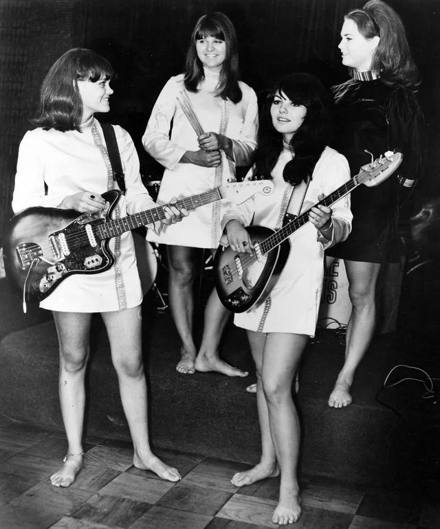6. Un groupe entièrement féminin, tout droit sorti des années 60.