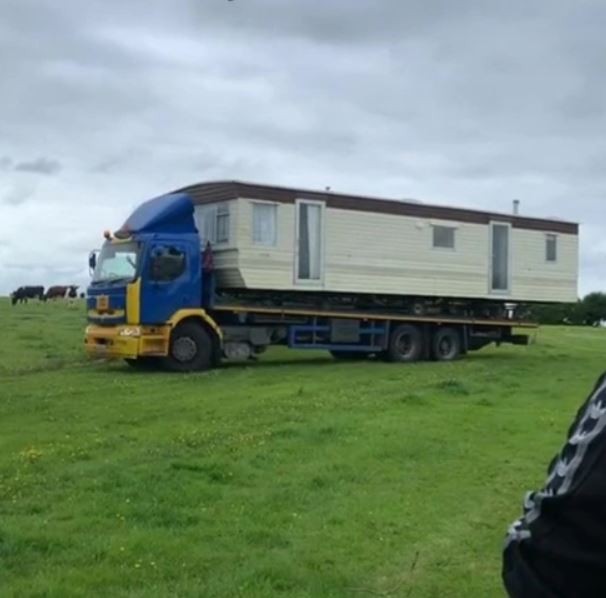 Couple Buy A Mobile Home For 4 700 Euros Rent Was Unsustainable Now 