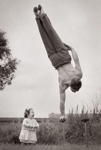 11. Père et fille, Australie, 1940