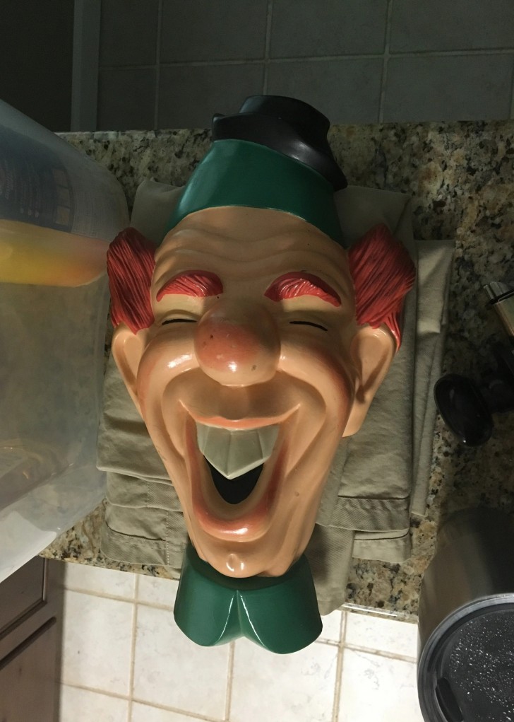 La maschera di un volto sorridente