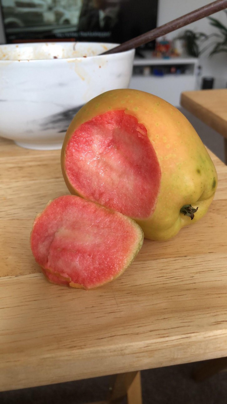 4. De appel met het rode vruchtvlees