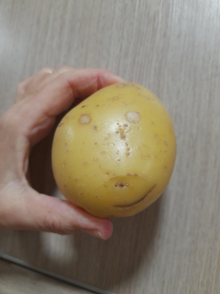 7. Une pomme de terre souriante
