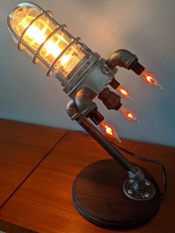 12. Raketvormige lamp