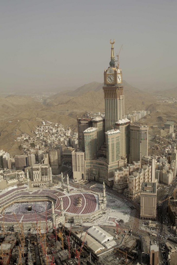 1. La Mecca: affascinante ma molto affollata