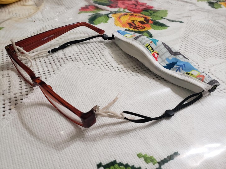 14. On ne peut pas jeter des lunettes juste parce qu'il manque une des deux branches.
