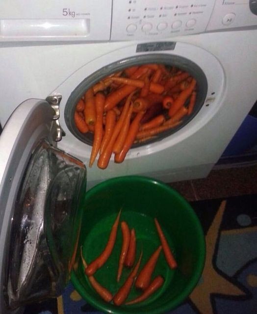 12. Een snelle manier om veel wortelen tegelijk te wassen