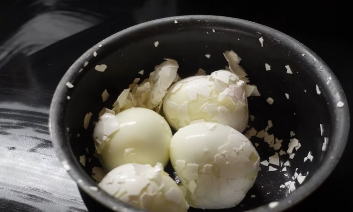 7. Éplucher facilement les œufs bouillis