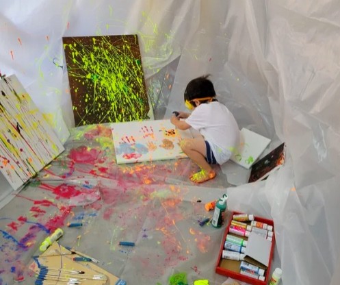 7. "J'ai créé une pièce pour divertir mes enfants avec de la peinture"