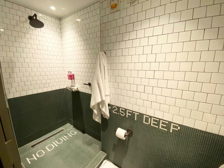 14. “La nostra doccia dell'hotel è stata progettata per ricordare una piscina"