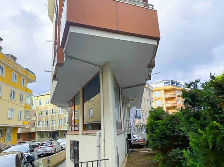 17. "Un bâtiment bizarre à Istanbul"