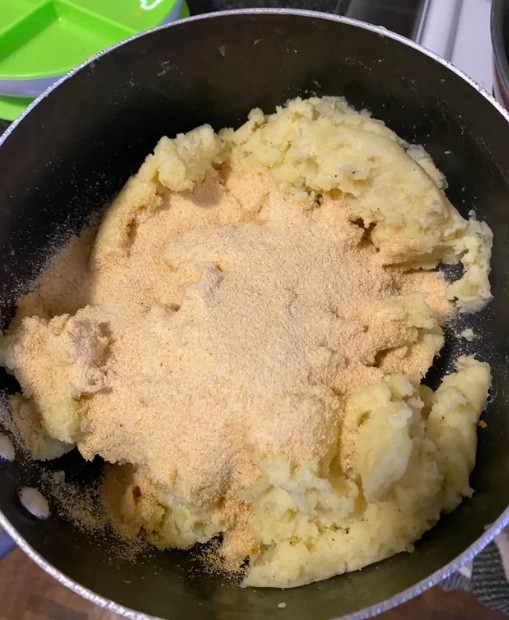 12. "Ho deciso, all'ultimo minuto, di aggiungere altro aglio in polvere al purè di patate"