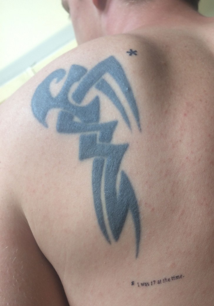 12. “Ho un brutto tatuaggio tribale. Ma penso di averlo sistemato".
