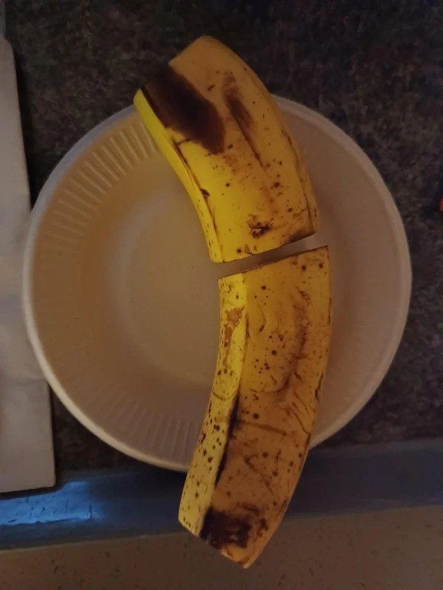 6. "Jag beställde två bananer till rummet och detta var vad jag fick"