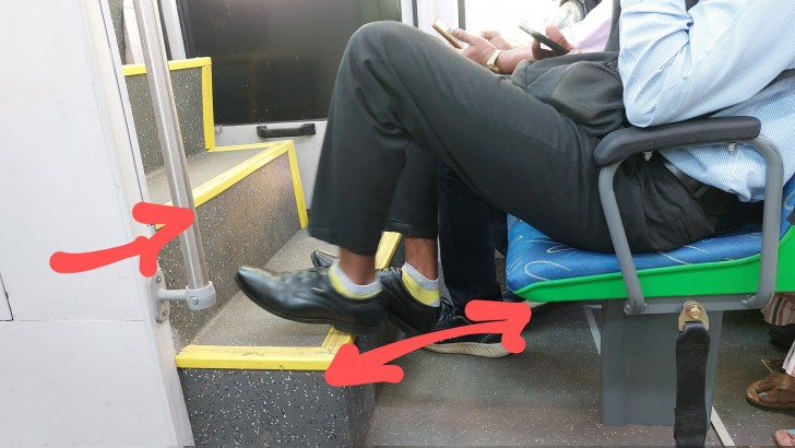 4. Les passagers de ce bus doivent voler pour monter les escaliers ?