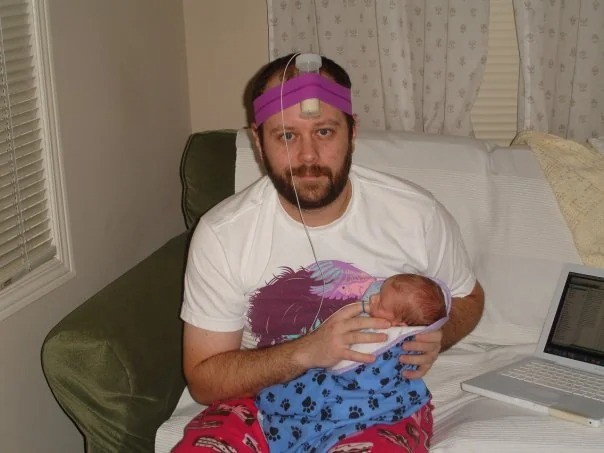 4. Problemen met borstvoeding? Deze nieuwe vader lijkt een ingenieuze oplossing te hebben gevonden.