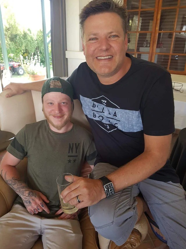 10. In questa posizione sembra davvero uno zio gigante!