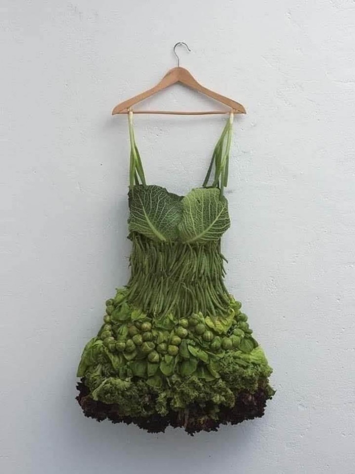 6.En klänning gjord helt och hållet i grönsaker: undra om det finns någon som är tillräckligt modig att bära den