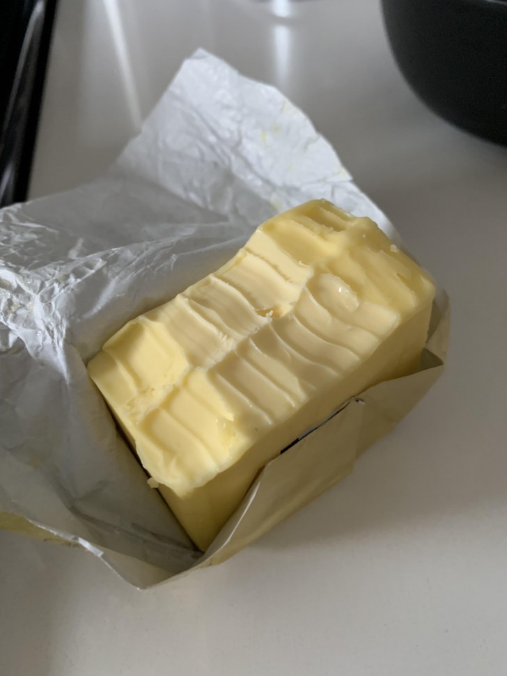 8. ''Mijn kamergenote gebruikt geen lepel, ze bijt in de boter, opent dan haar mond en laat het in de pan vallen''