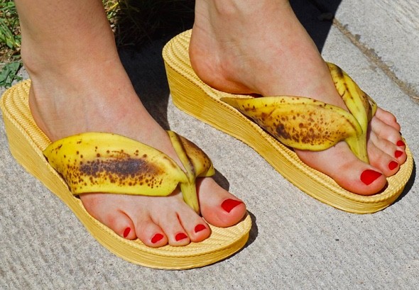 12. "Slippers met bananenschil, de nieuwe mode"