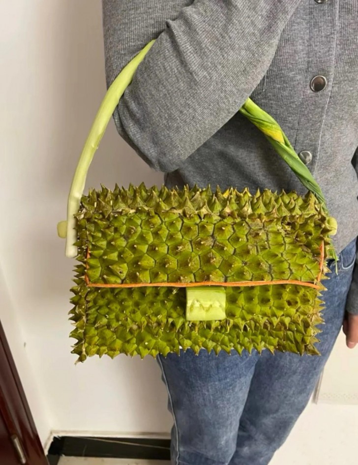 8. Een tas gemaakt van schillen van de durian