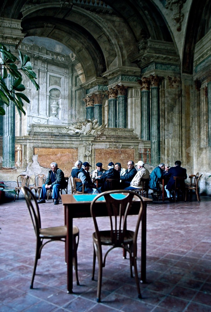 5. Een spelletje schaak in Sorrento, Italië