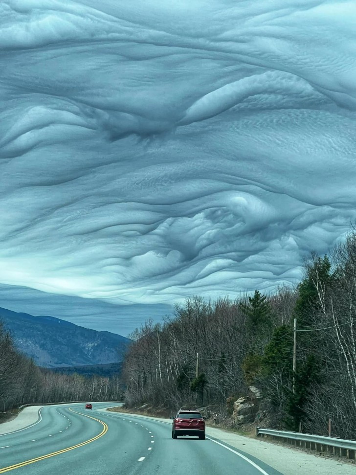 8. En molnig himmel som ser ut som en tavla. En naturscen som förvandlats till ett mästerverk