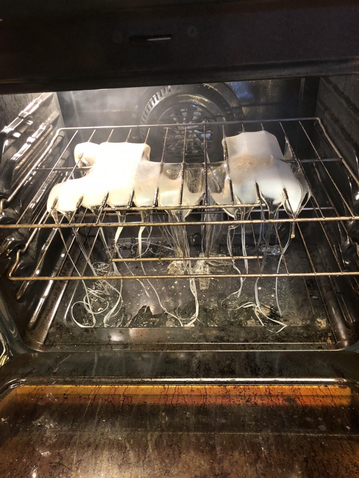 5. Plastic in de oven