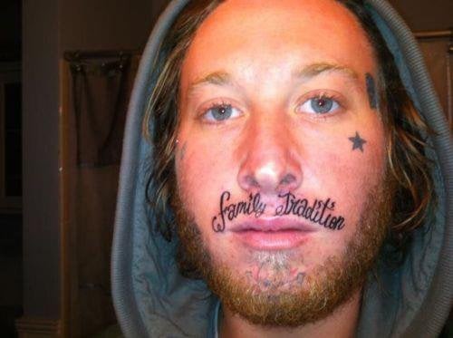 7. Hans enda lösning är att skaffa mustasch för att dölja tatueringen