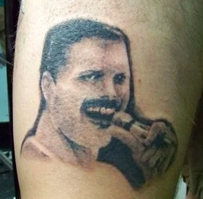 9. "Slechtste tattoo die ik ooit heb gezien: ik herinnerde me Freddie Mercury anders"