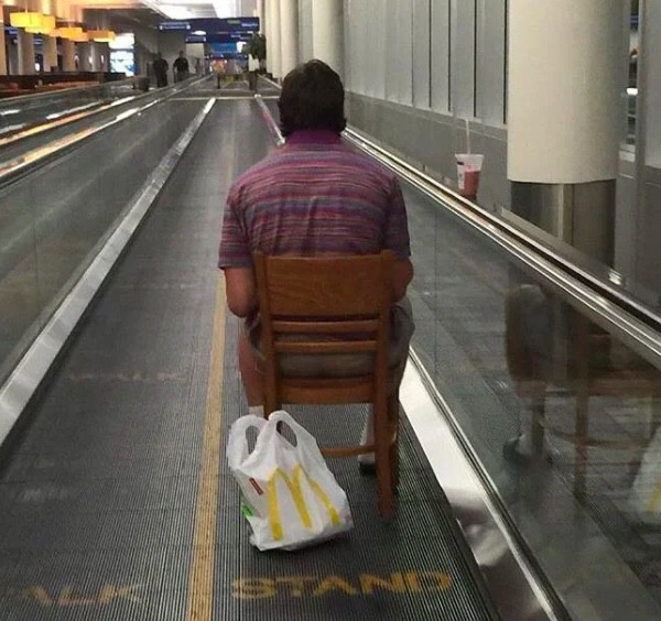 6. "La solution pour ne pas se fatiguer, même sur le tapis roulant de l'aéroport."