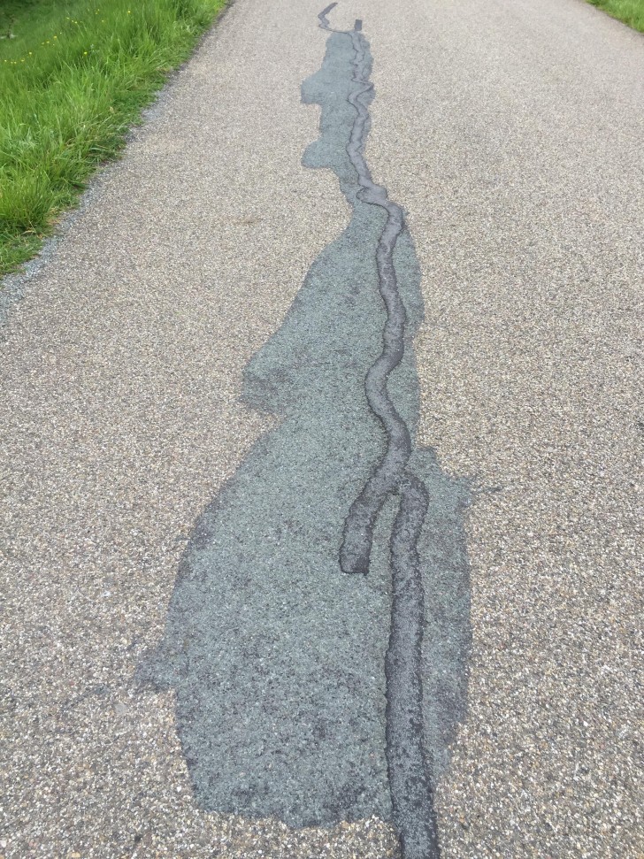 7. Het asfalt is gerepareerd, en nu ziet het eruit als een oude man, vind je ook niet?