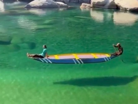 1. Una canoa volante