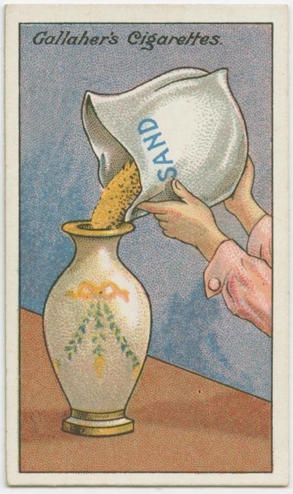 7. Wie man eine Vase stabiler macht: etwa ein Drittel Sand in die Vase schütten, dann wird sie schwerer und kann nicht mehr umfallen
