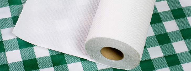 L'uso del rotolo di carta assorbente in cucina