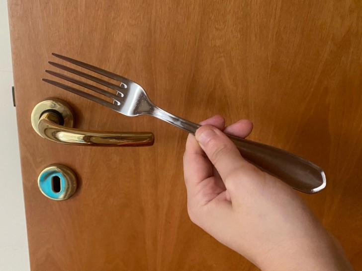Knepet som låssmeder ofta föreslår: de vill applicera det även på din dörr - 1