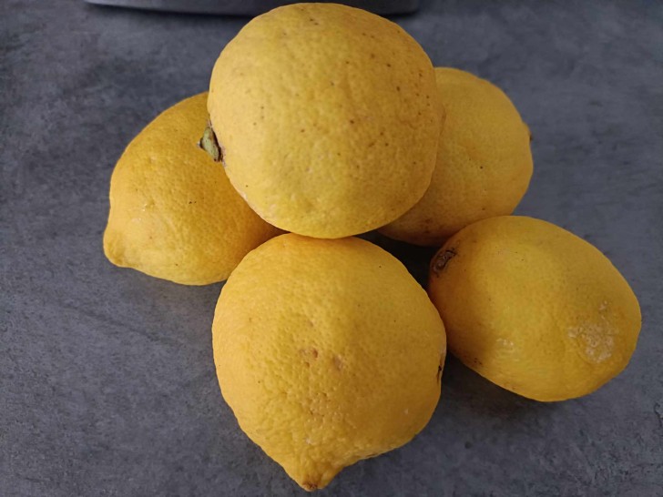 Många människor gnuggar citron på handtaget innan de går och lägger sig, varför? - 1