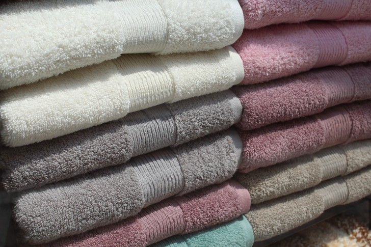 Le strisce sugli asciugamani: ecco a cosa servono davvero
