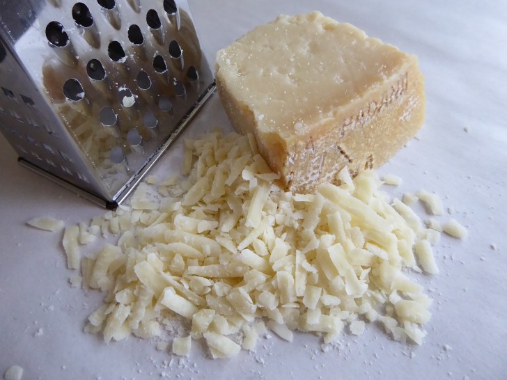 Voici comment déguster la croûte du fromage