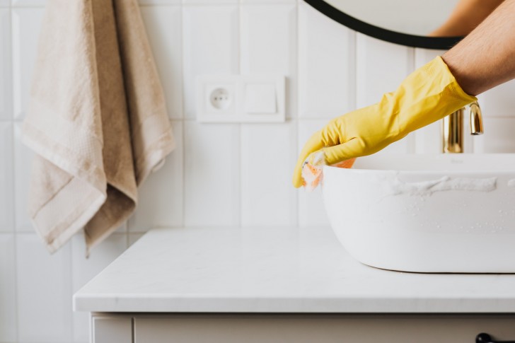 Die 9-Schritte-Methode für ein sauberes und desinfiziertes Badezimmer