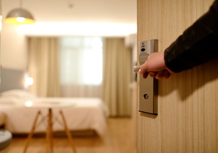 Reisstrategieën voor een veilig verblijf in een hotel: wat je wel en niet moet doen