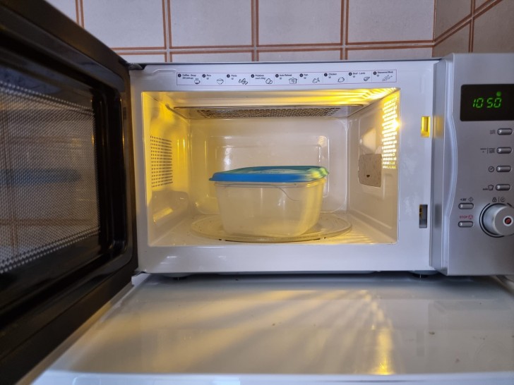 Plastic in the microwave? Yes or no?
