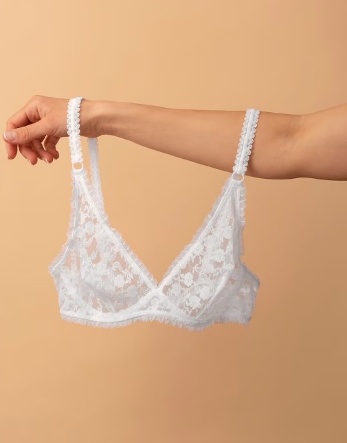 Lavare il reggiseno: sì, ma meglio farlo a mano!