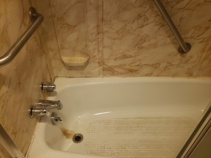 Un trucco semplice per una vasca da bagno sempre brillante