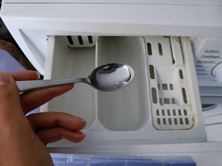 Que faut-il ajouter dans le tiroir de l'assouplissant pour des serviettes toujours douces ?