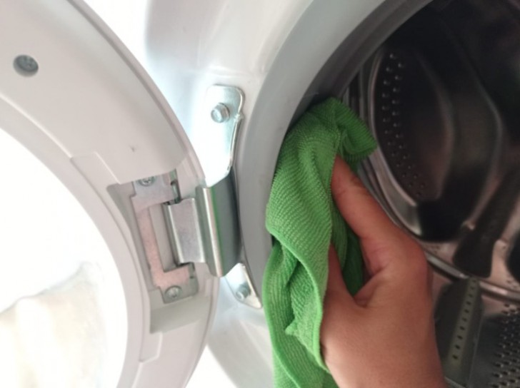 Volledige reiniging van de externe onderdelen van de wasmachine