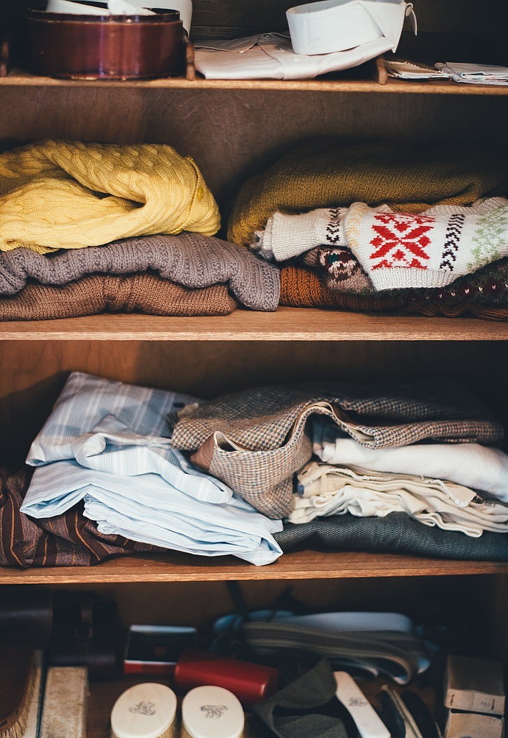 Vorbereitung auf den Herbst: Aufräumen der Kleidung