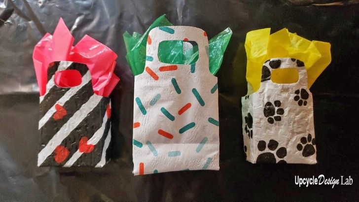 Transformez les sachets en plastique en papier cadeau