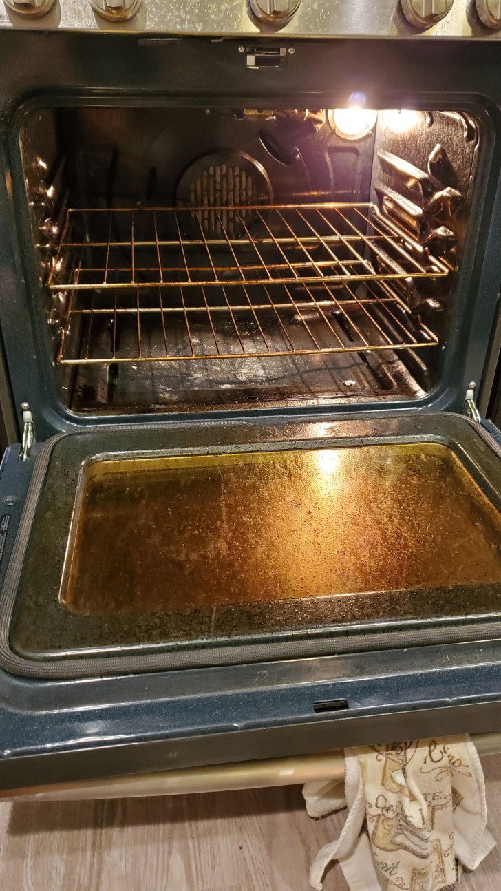 Come pulire le griglie e il vetro del forno