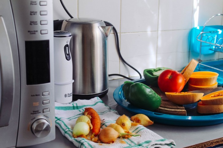 Elettrodomestici e superfici della cucina: puoi pulirne molti con l'aceto