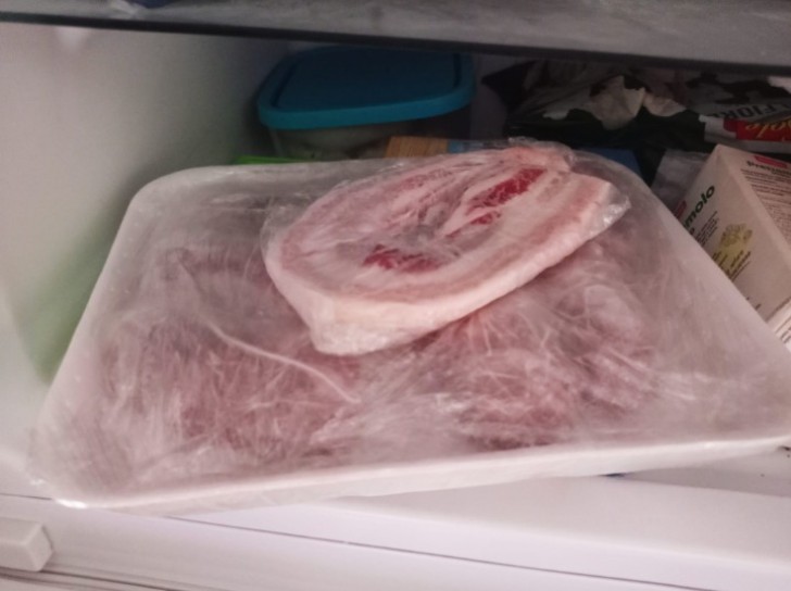 Hoe je vlees correct en veilig ontdooit